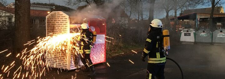 Altkleidercontainer in Brand gesetzt