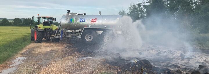 Holzabfälle auf Feld verbrannt