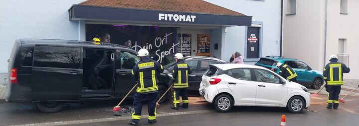 Auslaufende Betriebsstoffe nach Verkehrsunfall