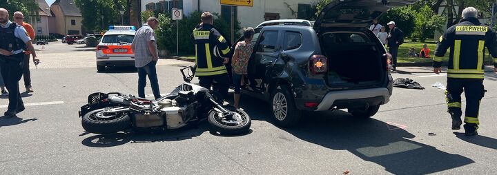Verkehrsunfall mit PKW und Motorrad