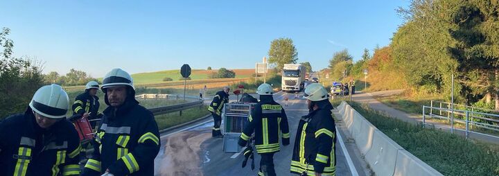 Ölspur nach Motorschaden an LKW