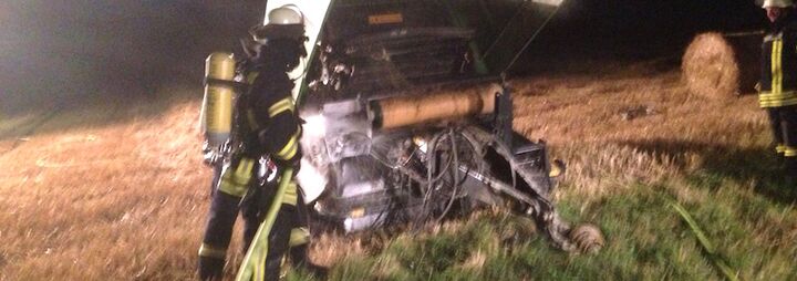 Ballenpresse in Brand